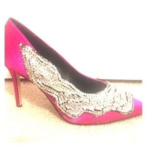 Gianni Bini fuchsia pump